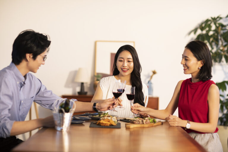 醒聚交友：用美食連結人心，找到你的「食」分伴侶！